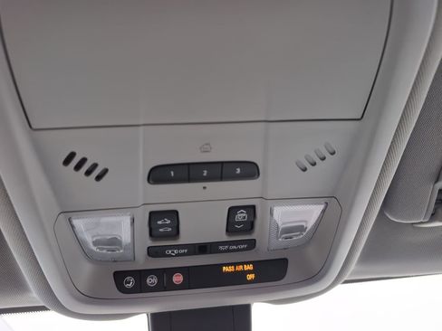 Used 2018 Chevrolet Equinox Premier image 33