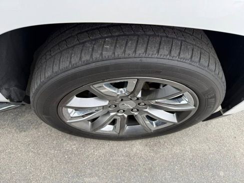 Used 2019 Chevrolet Tahoe Premier RWD image 4