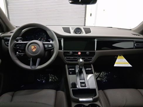 Used 2026 Porsche Macan AWD/4WD image 13