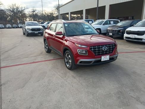 Used 2025 Hyundai Venue SEL image 6