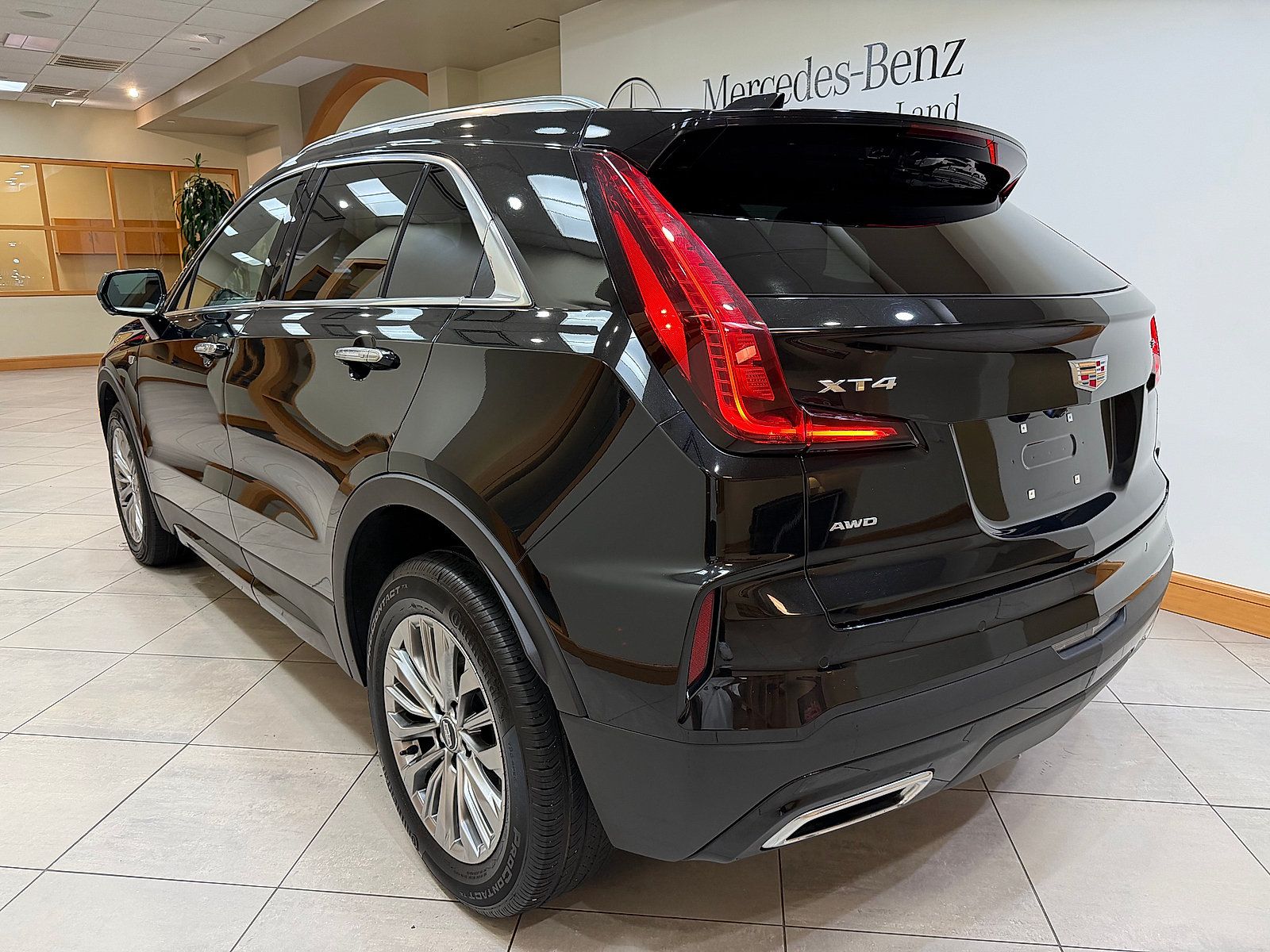 Used 2025 Cadillac XT4 Premium Luxury AWD/4WD image 6
