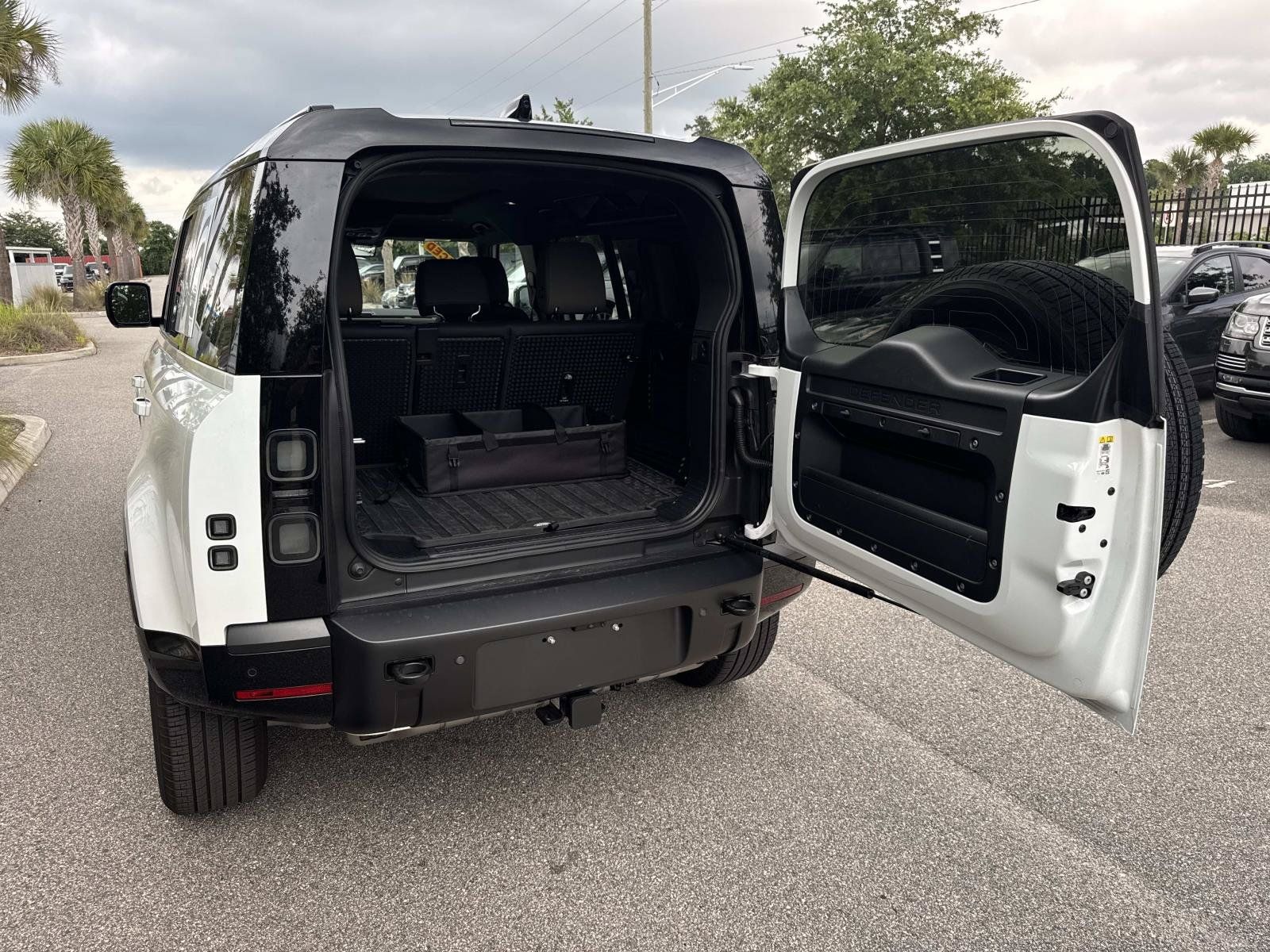 Certified 2026 Land Rover Defender 110 X-Dynamic SE AWD/4WD image 11