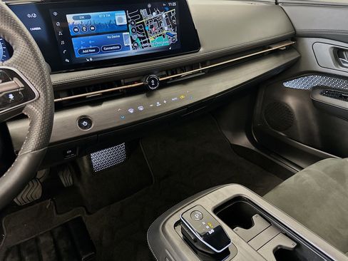 Used 2024 Nissan Ariya AWD image 26