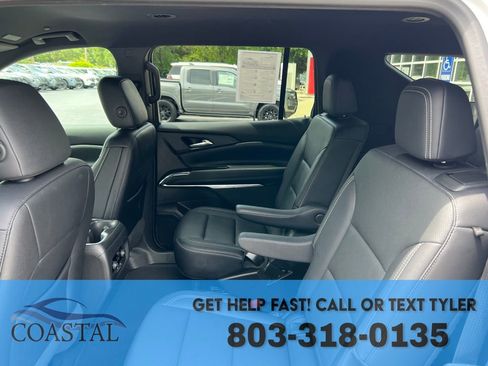 Used 2025 Chevrolet Traverse LT FWD image 18