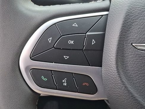 Used 2024 Chrysler Pacifica Touring-L FWD image 21