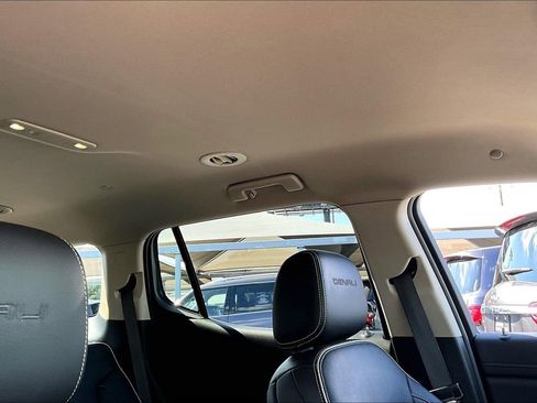 Used 2019 GMC Acadia Denali w/ Technology Package FWD image 23