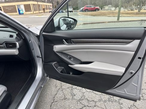 Used 2020 Honda Accord EX image 17