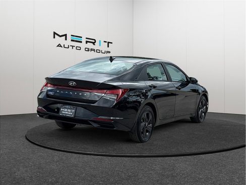 Used 2023 Hyundai Elantra SEL FWD image 9