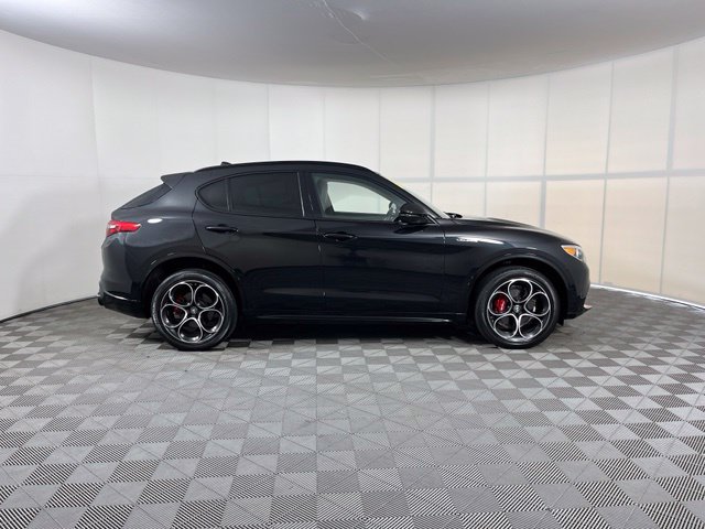 Used 2023 Alfa Romeo Stelvio Veloce AWD/4WD image 8