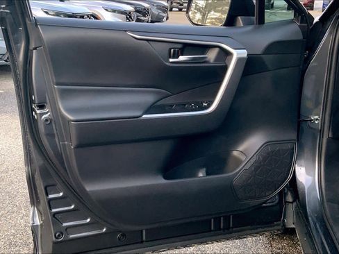 Used 2020 Toyota RAV4 XLE image 21