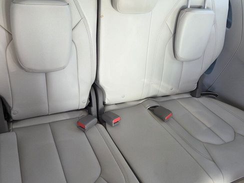 Used 2017 Chrysler Pacifica Touring-L image 16