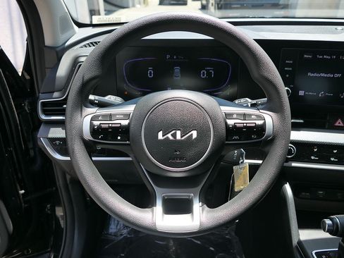 Used 2025 Kia Sportage LX FWD image 16