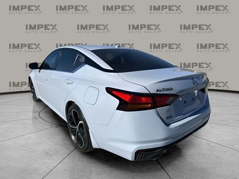 Used 2024 Nissan Altima 2.5 SR w/ SR Premium Package image 3