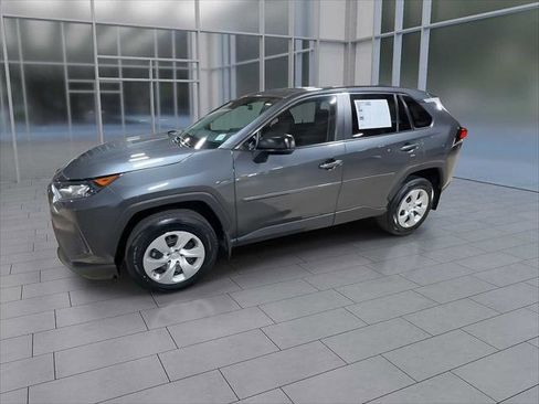 Certified 2022 Toyota RAV4 LE image 4