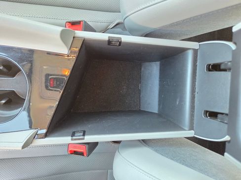 Used 2024 Hyundai Elantra Limited FWD image 33