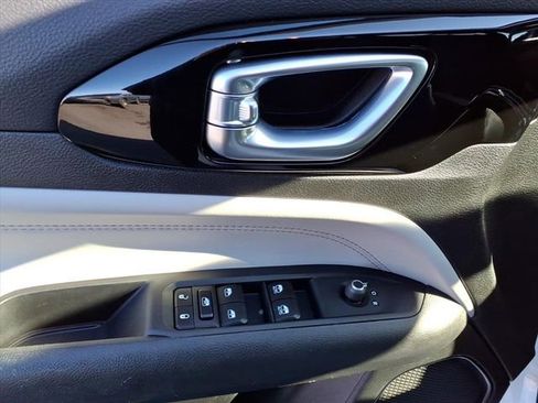 Used 2023 Jeep Compass Limited image 11