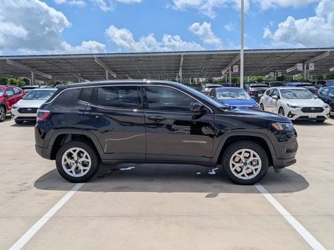 Used 2025 Jeep Compass Sport AWD/4WD image 6