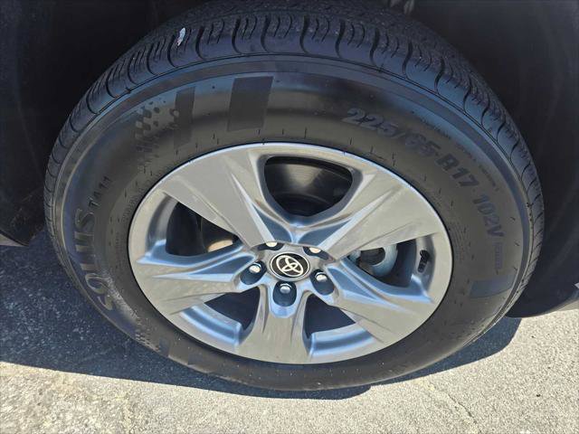 Used 2024 Toyota RAV4 XLE FWD image 9