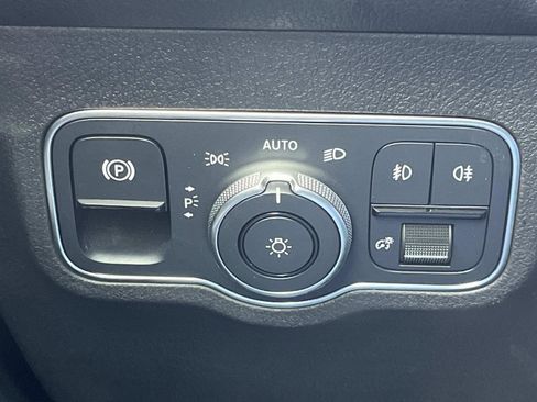 Certified 2021 Mercedes-Benz GLB 250 w/ Premium Package image 24