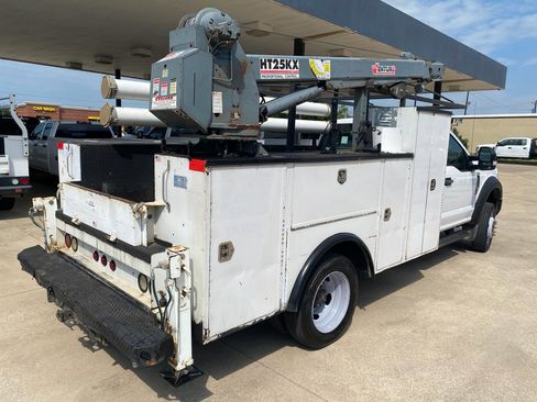 Used 2017 Ford F550 2WD Regular Cab Super Duty image 4