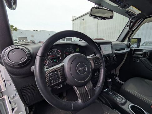 Used 2017 Jeep Wrangler Unlimited Sahara w/ Connectivity Group image 10