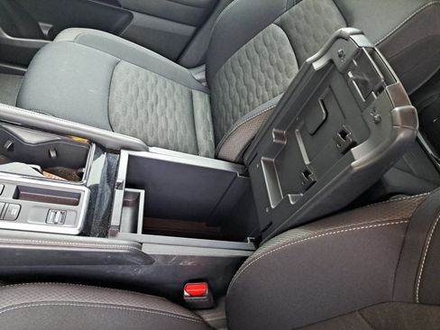 Used 2025 Nissan Pathfinder SV FWD image 33