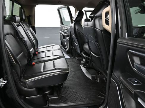 Used 2019 RAM 1500 Laramie AWD/4WD image 18