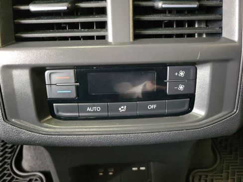 Used 2021 Volkswagen Atlas SE image 32