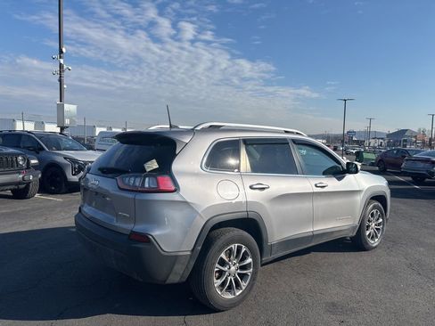 Used 2019 Jeep Cherokee Latitude Plus w/ Comfort/Convenience Group image 2