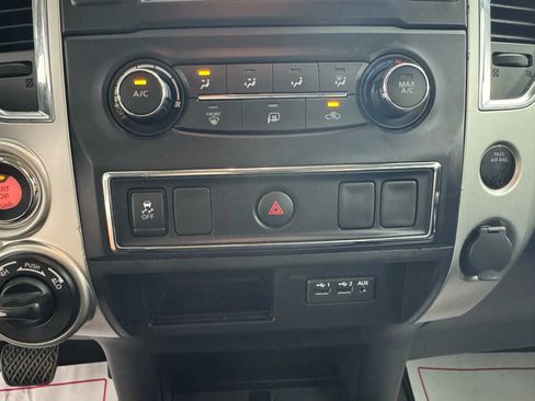 Used 2019 Nissan Titan SV image 20