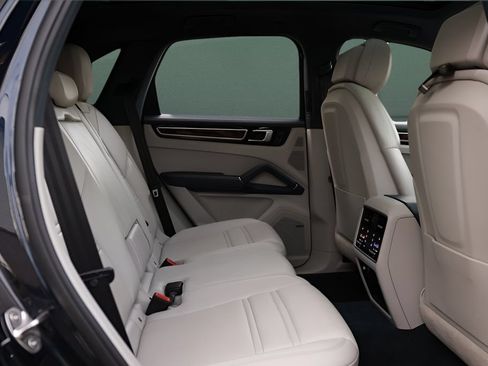 Used 2021 Porsche Cayenne E-Hybrid AWD/4WD image 25