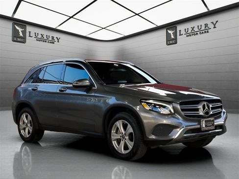 Used 2018 Mercedes-Benz GLC 300 4MATIC image 1
