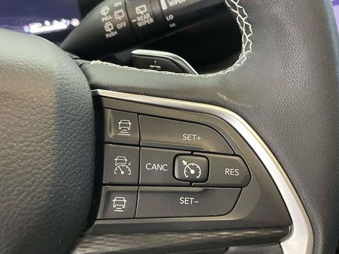 Used 2025 Jeep Grand Cherokee Altitude AWD/4WD image 26
