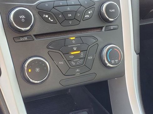 Used 2016 Ford Fusion SE FWD image 21