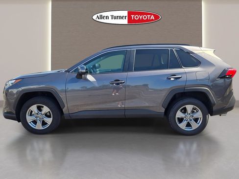 Used 2025 Toyota RAV4 XLE FWD image 12