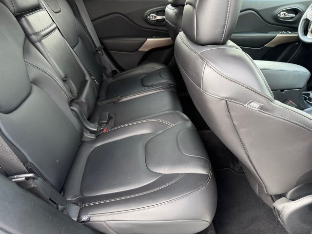 Used 2017 Jeep Cherokee Limited AWD/4WD image 11