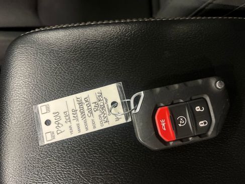Used 2019 Jeep Wrangler Unlimited Sahara w/ Uconnect 4C Nav & Sound Group AWD/4WD image 29