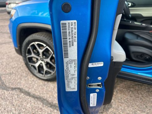 Used 2025 Jeep Compass Limited image 29