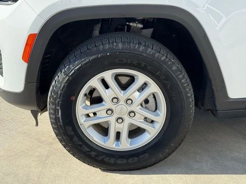 New 2025 Jeep Grand Cherokee Laredo w/ Trailer Tow Package image 9