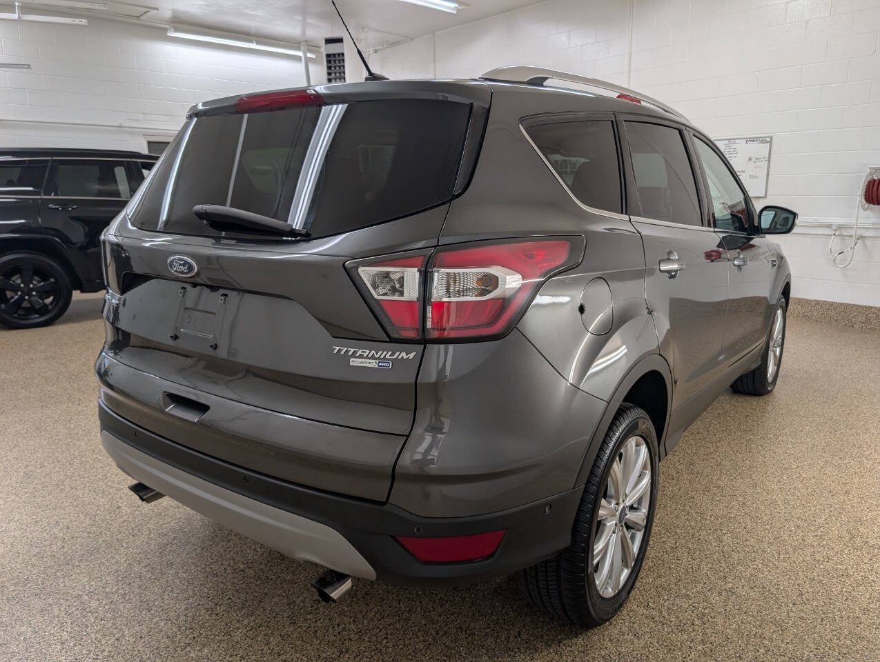 Used 2017 Ford Escape Titanium w/ Canadian Touring Package AWD/4WD image 3