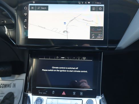 Used 2021 Audi e-tron Prestige w/ Prestige Package image 11