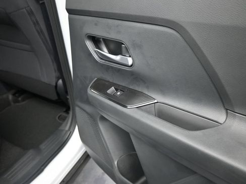 Used 2025 Nissan Kicks SV FWD image 18