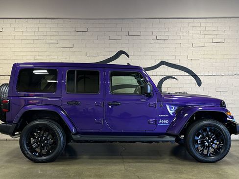 Used 2023 Jeep Wrangler Unlimited Sahara w/ Cold Weather Group AWD/4WD image 6