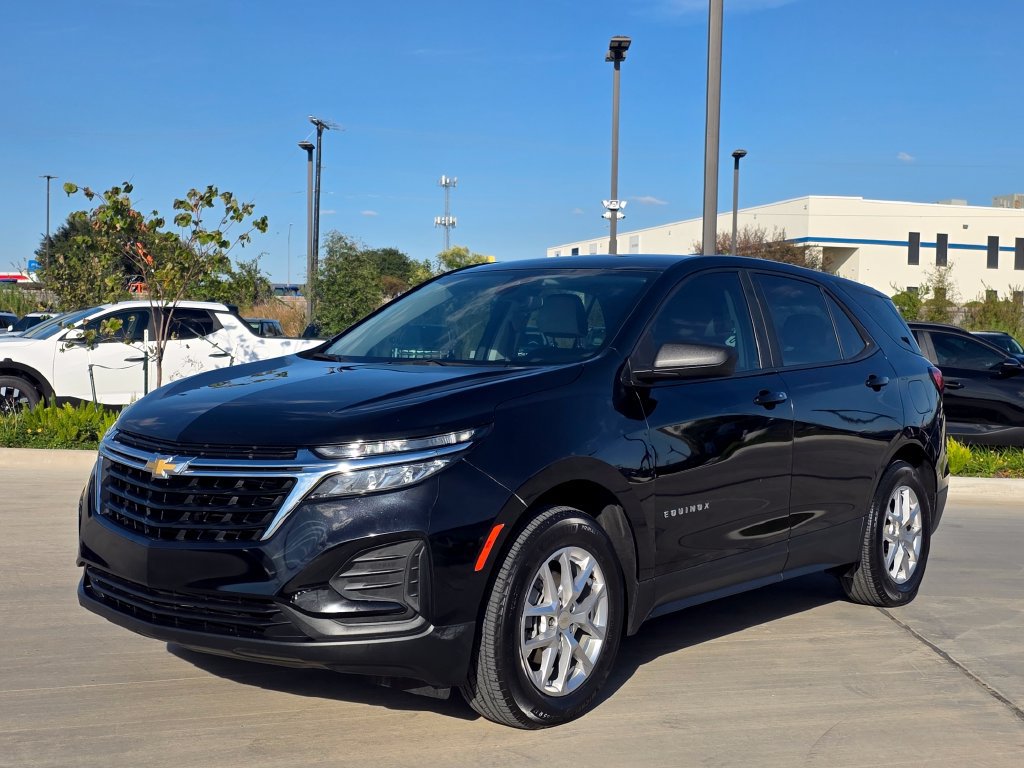 Used 2023 Chevrolet Equinox LS FWD image 3