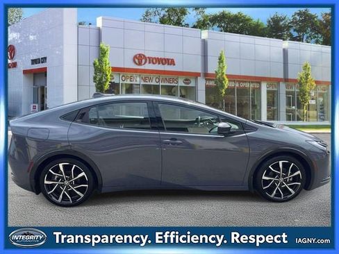 Used 2024 Toyota Prius Prime FWD image 5