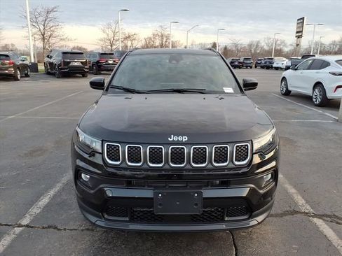 Used 2024 Jeep Compass Latitude w/ Sun and Sound Group AWD/4WD image 14