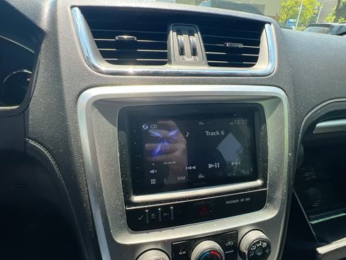 Used 2015 GMC Acadia SLE FWD image 6