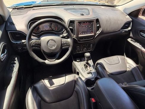 Used 2019 Jeep Cherokee Trailhawk w/ Cold Weather Group AWD/4WD image 8
