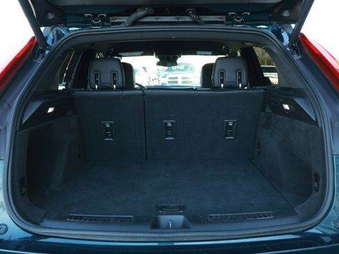 Used 2024 Cadillac XT4 Premium Luxury image 10