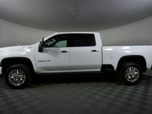 Used 2022 Chevrolet Silverado 3500 High Country w/ Technology Package image 16